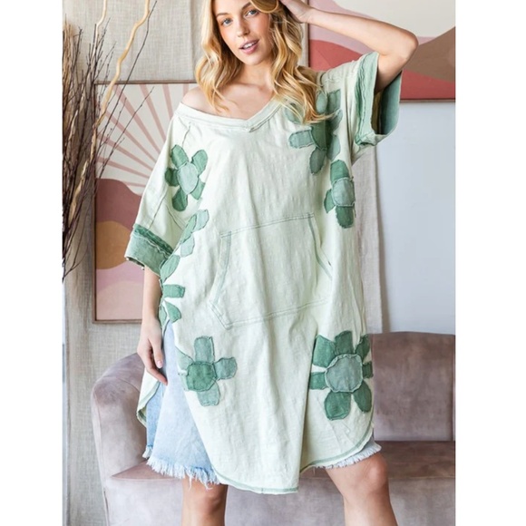 Oli & Hali Flower patch Color Block Pockets Tunic top - Picture 3 of 5